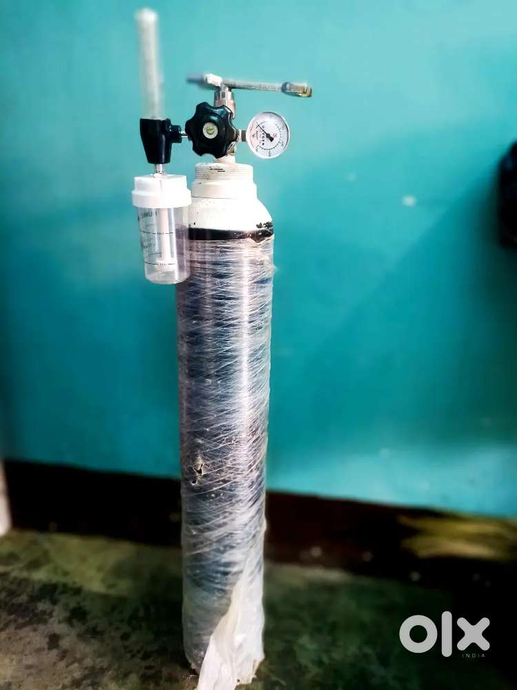 Medical Oxygen Cylinder – Full Set with Regulator and Flow Meter...