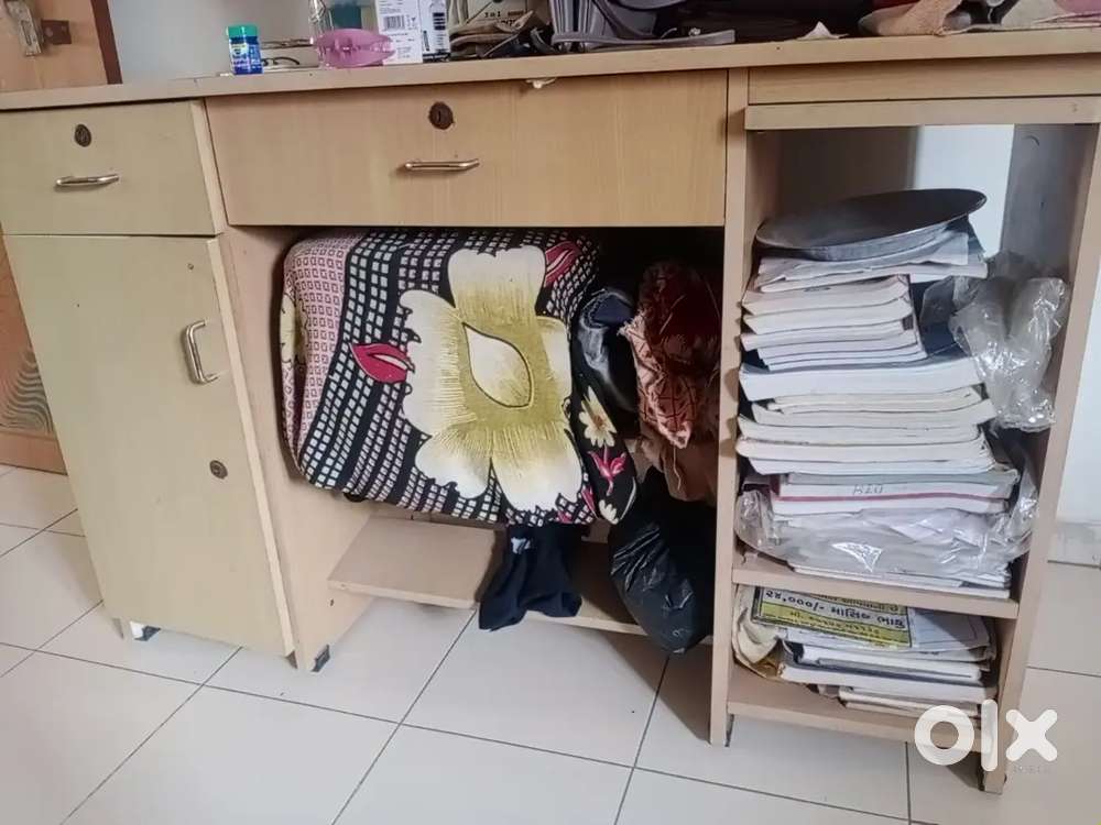 Computer table