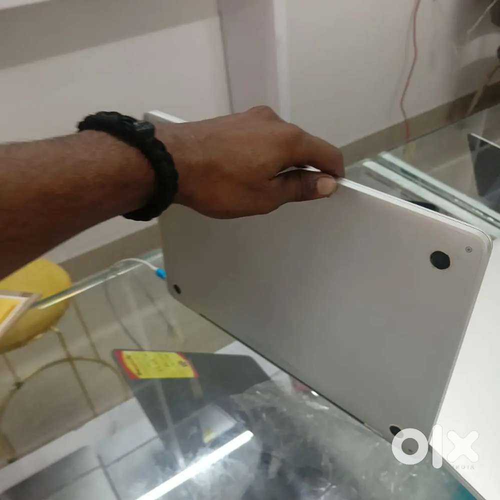 Apple Macbook pro AiR M1 2019 model 3.5gb grafic card