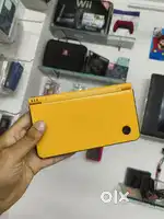 Nintendo dsi XL yellow