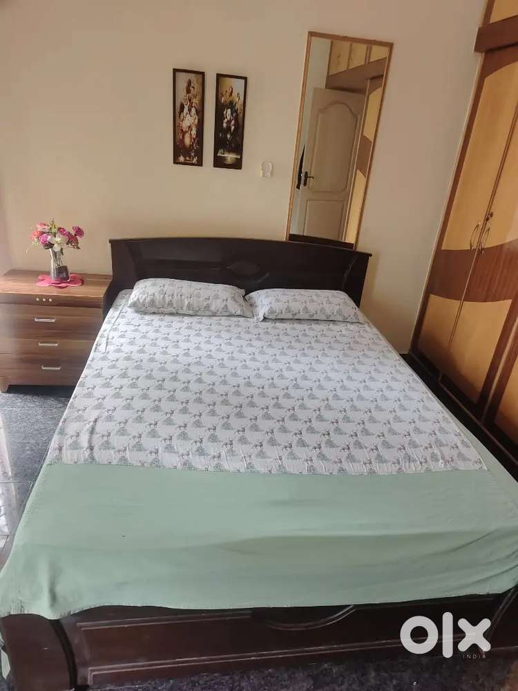Queen size cot