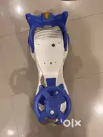 Kids push Scooter