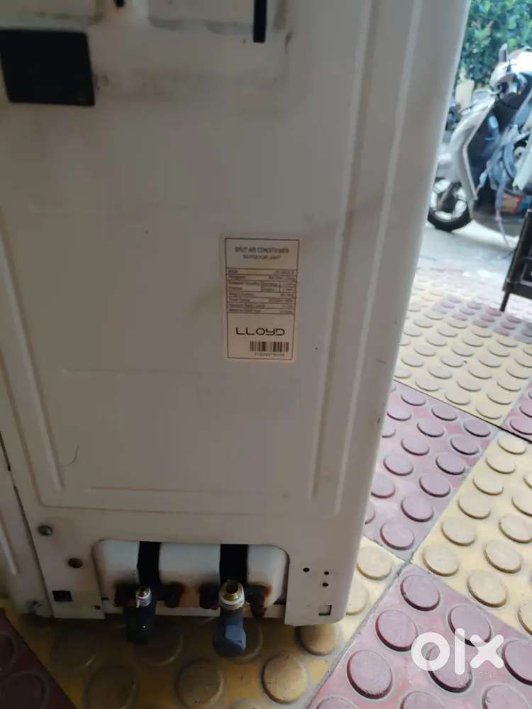 1.5 ton A.C Loyyed 3 years old 18 k rs only