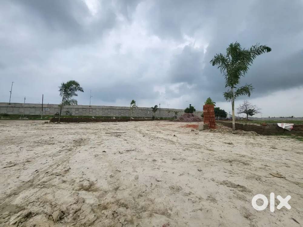 बुकिंग अमाउंट पर कब्जा ले सुल्तानपुर रोड पर अप्रूव्ड सोसाइटी में