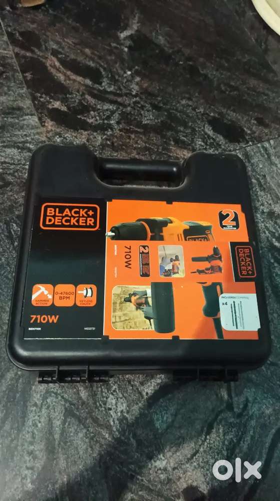 Black+Decker 710W drill machine with box