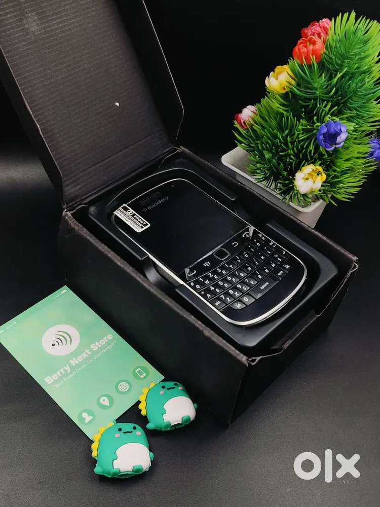 BLACKBERRY BOLD 4 9900 - IMMACULATE DEVICE WITH GENUINE BILL .