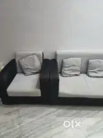 5-Seater Sofa Set with a teapoy Excellent Condition – Great Deal!