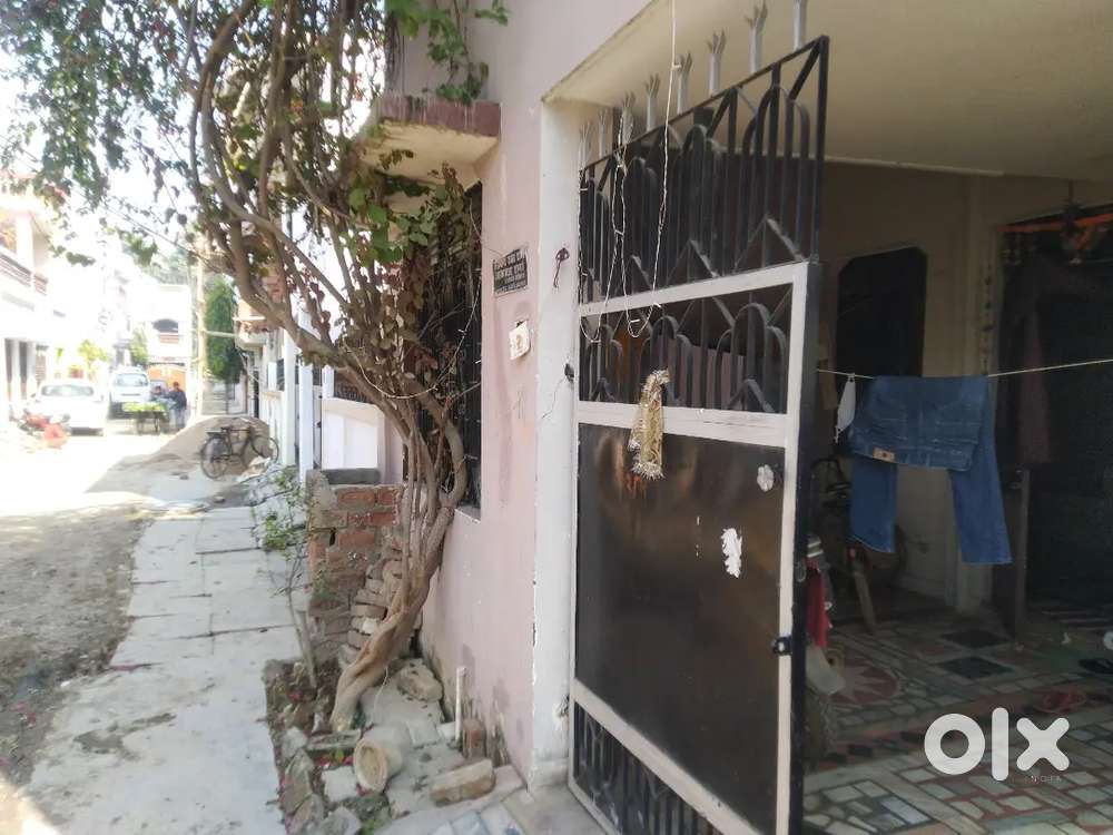 2 bhk , complete ground floor ,. genuine couples may be considered