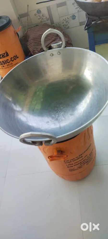 कढ़ाई बड़ी एलमुनियम की कढ़ाई लोखन की कढ़ाई जलेबी की एक बड़ा सीगड़ा