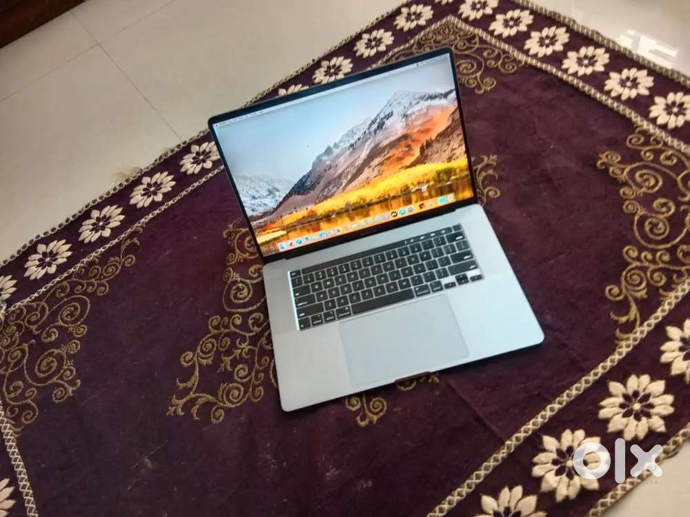 MACBOOK PRO EARLY 2019 16RETINA DISPLAY WITH GRAPHICS IN A++CONDITION