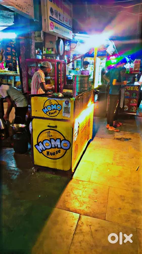 Momos shop job