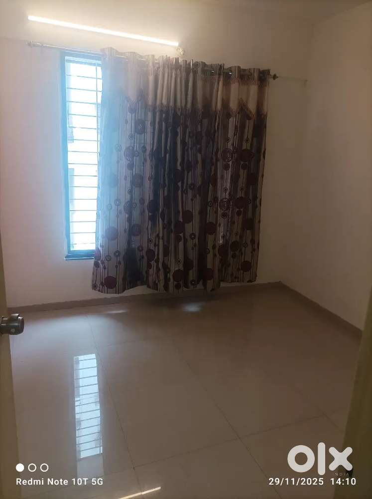 2bhk semi furnished in ravet dy Patil College available