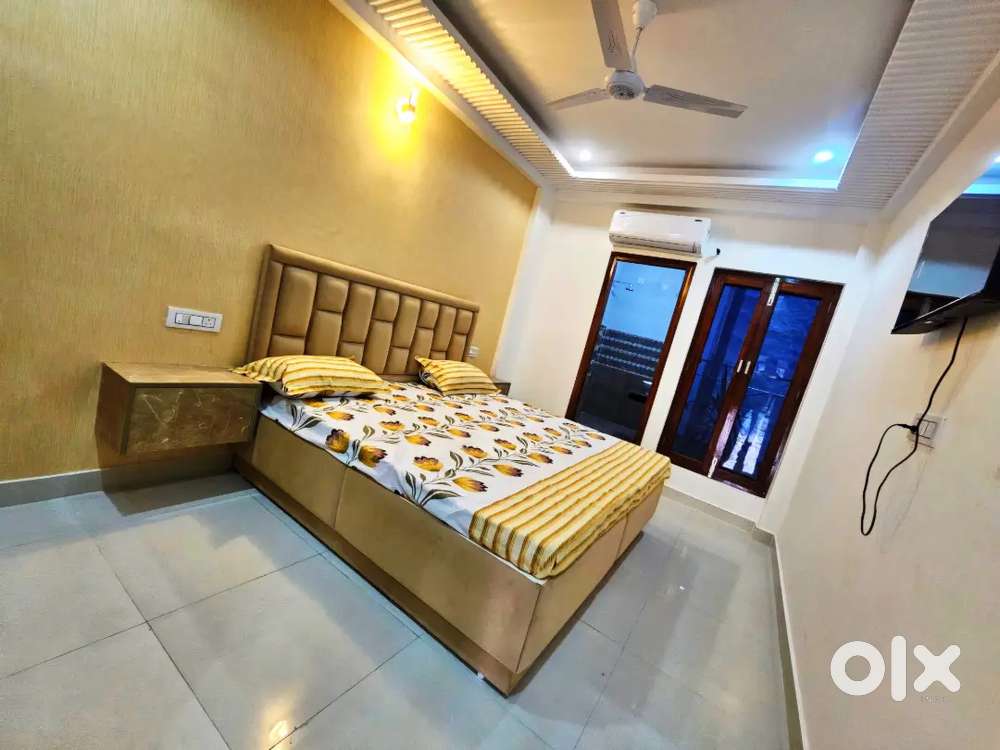 Double Door Entry Park Facing 3 Bhk Flat in Gated Society Very Close t