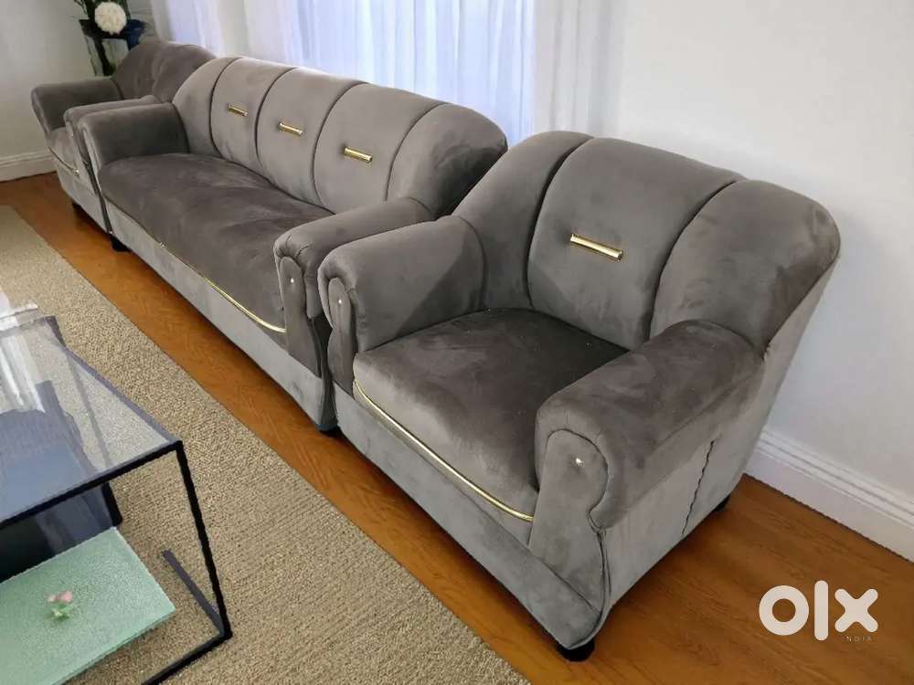 LUXIRIOUS 5 SEATER SOFA SET AT WHOLESALE PRICE