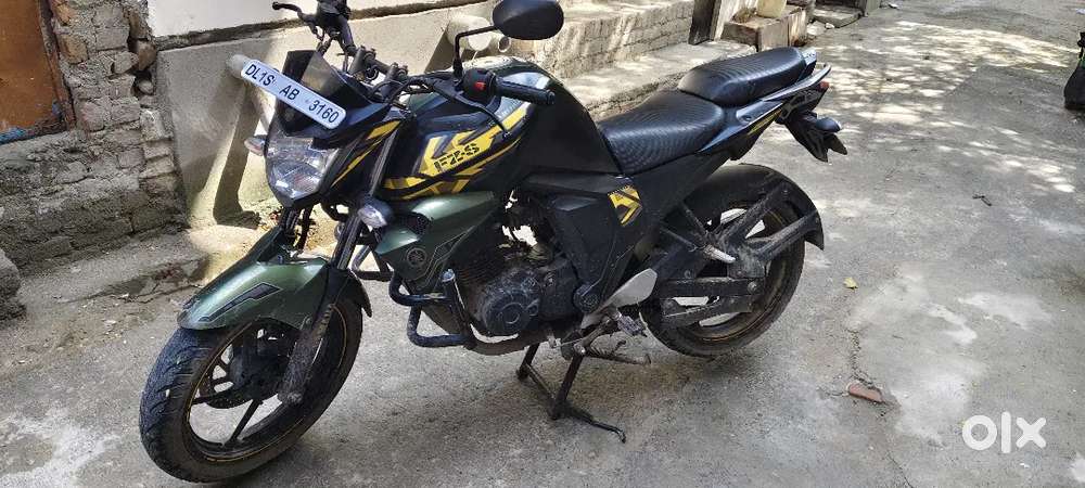 Selling yamaha fzs