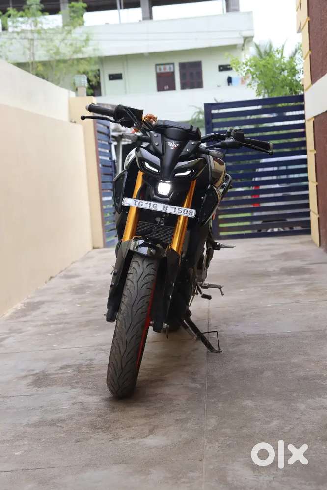 Single handed used bike time  services are done on yamaha service