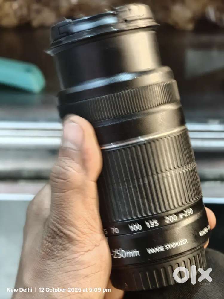 Canon camra lens 55-250 2month old untouch unused