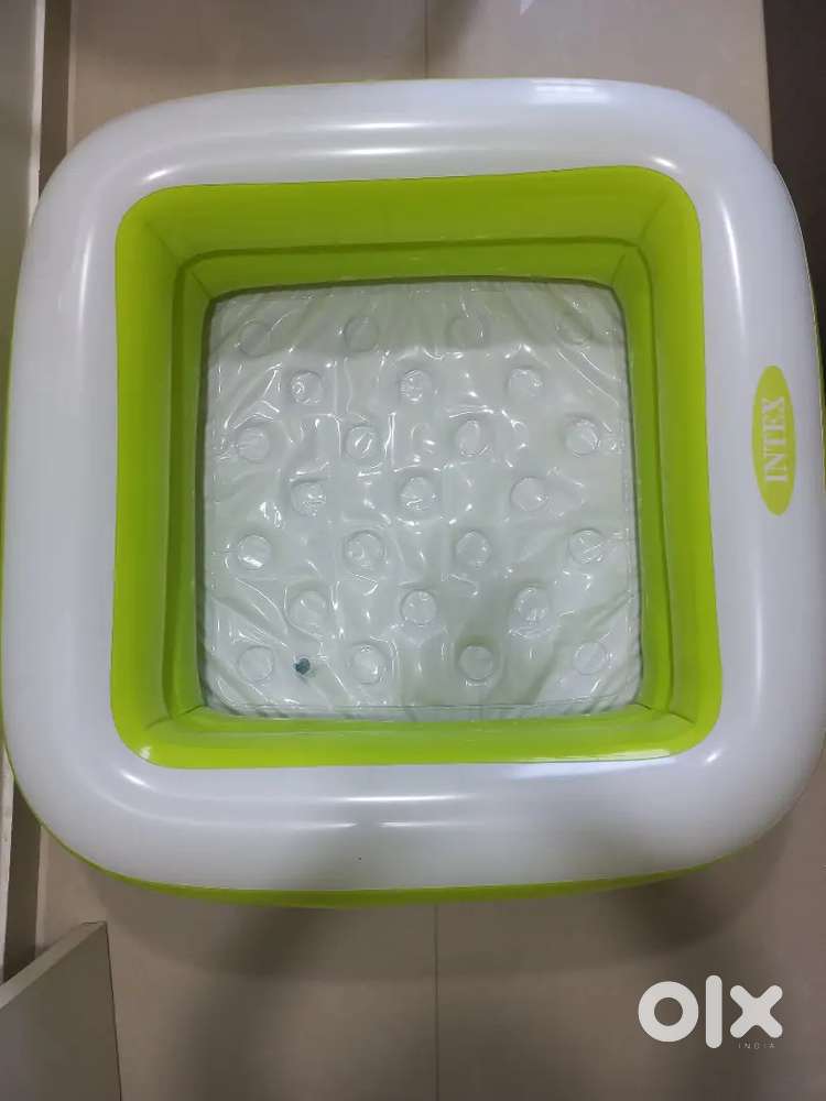 Baby bath tub