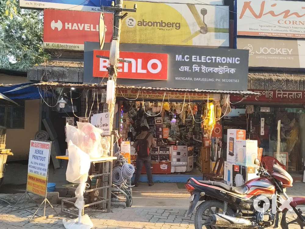 Staff required for electronics shop