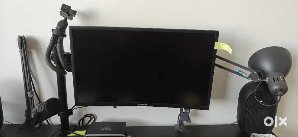 FOR SALE: Samsung C24FG70 24 Curved Gaming Monitor - Rs. 10,000