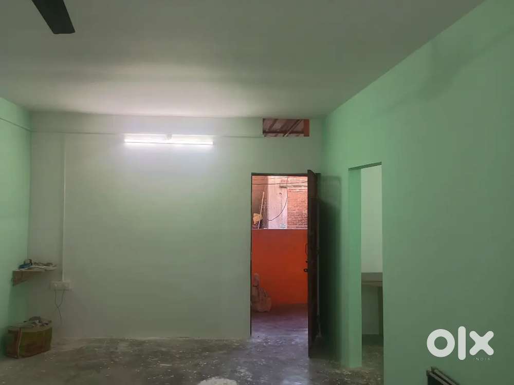 House rent room only bathroom kitchen nahe hai handpipe laga hai