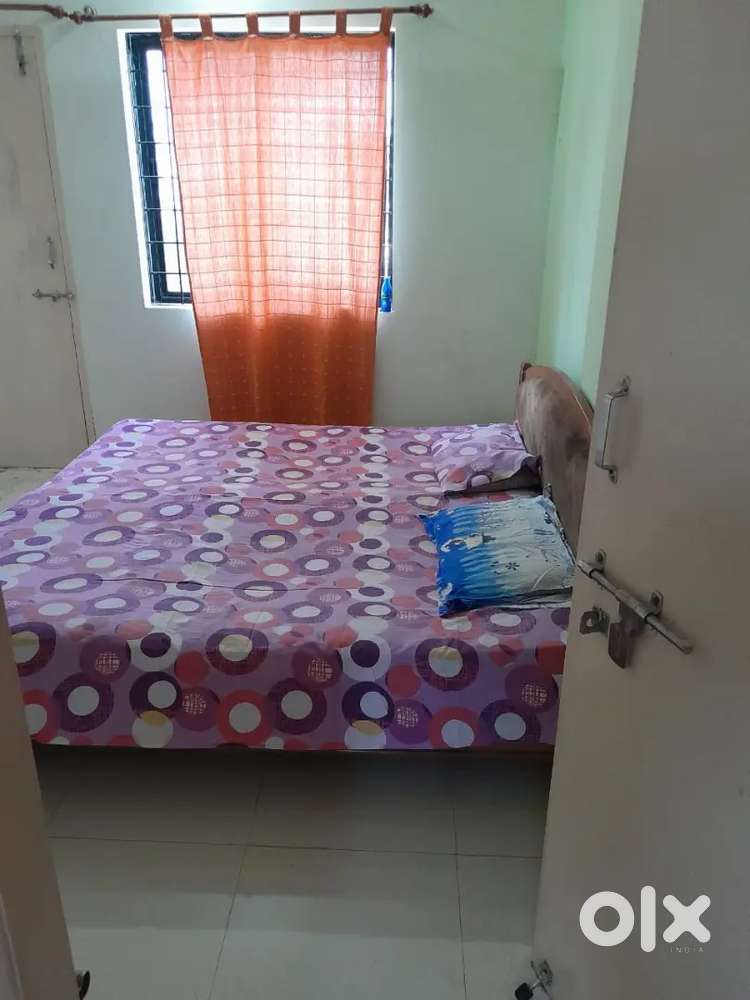 PG for Mens only  2BHK Flat available on main vasna road