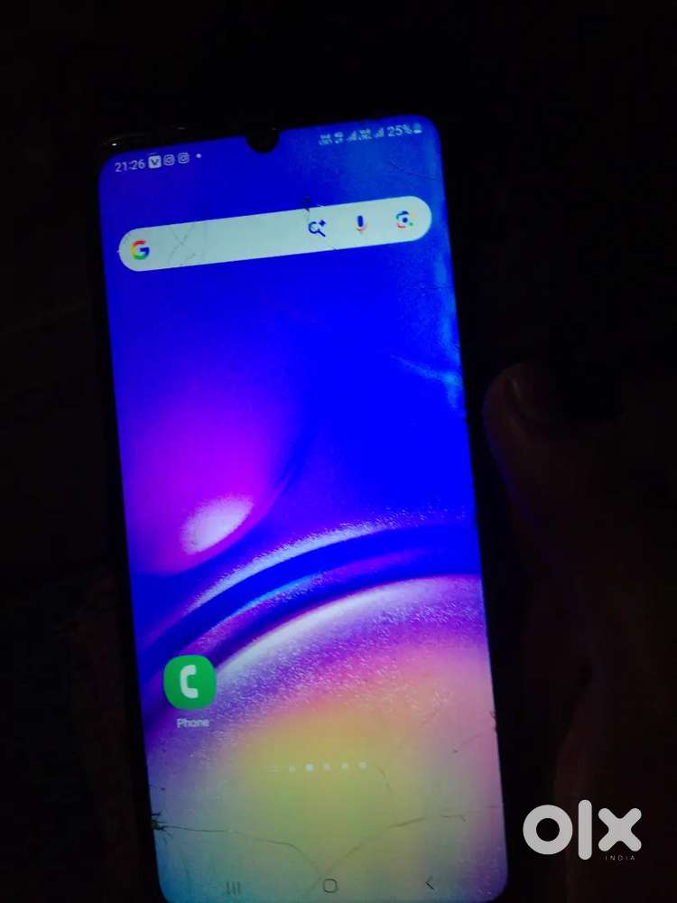 7000₹ ka hai or iska sirf tempered glass Tuta hai hai
