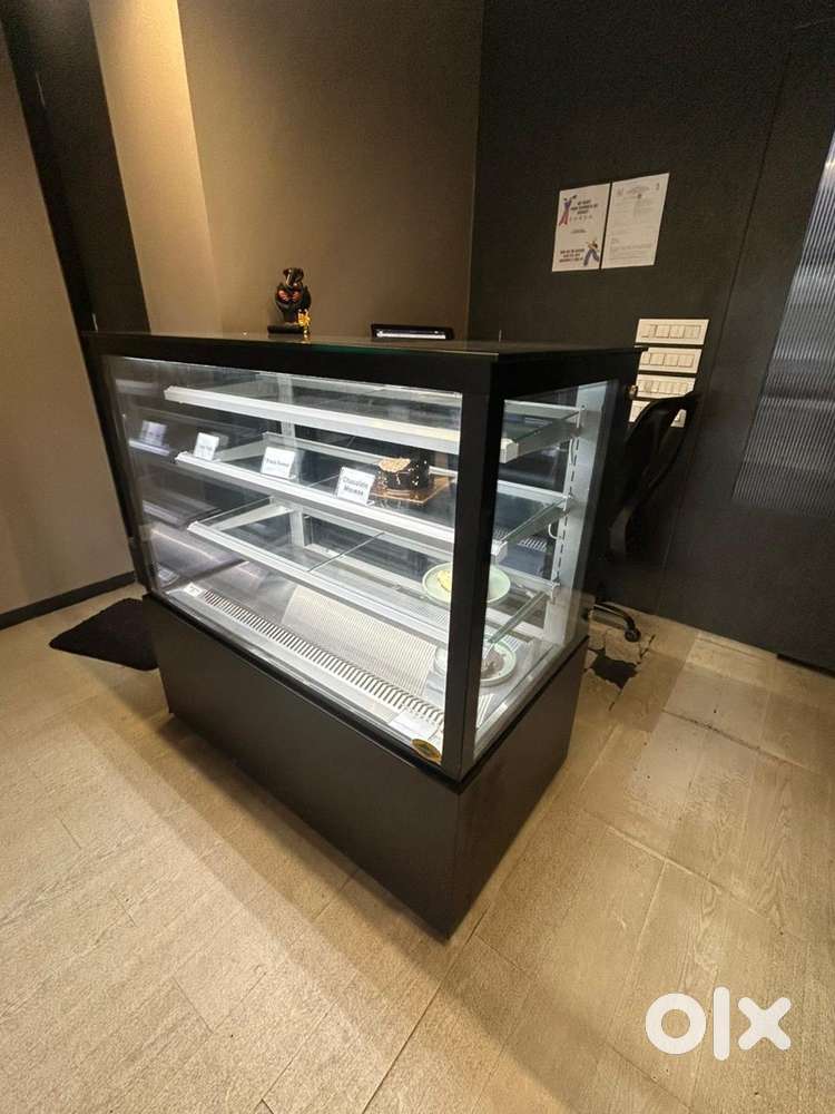 Cake Display Machine