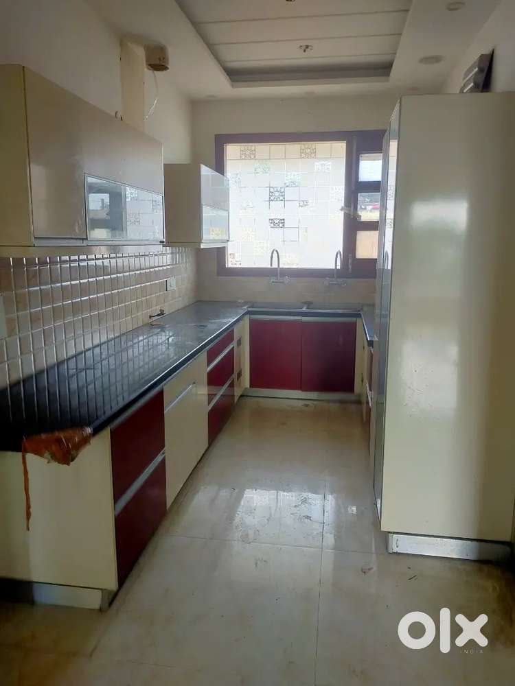 Independent 2 BHK sector 28 only samll family