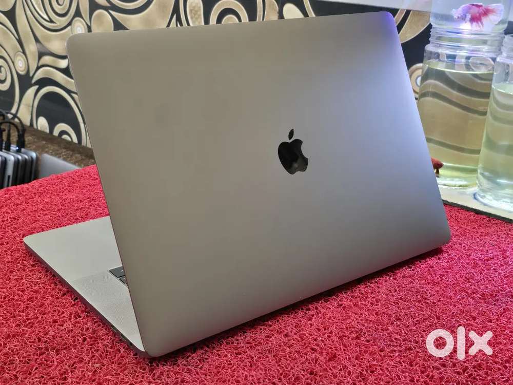 Apple Macbook Pro i7/16/256gb SSD 5.5gb Graphics 15inch Retina Display