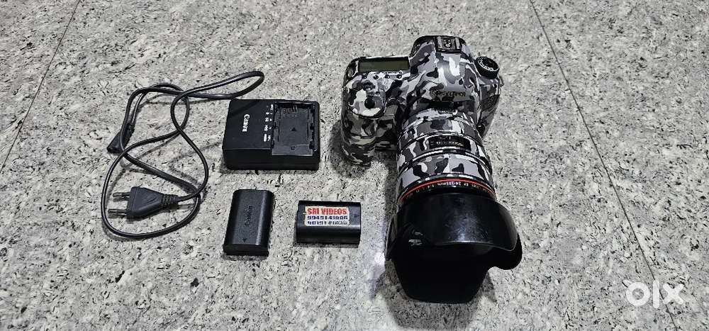 Cannon 5D mark3 with 24-105 original battery 2original charger