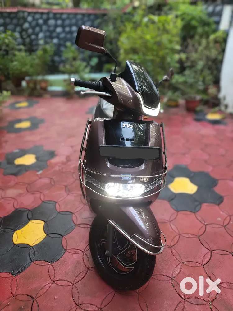 Iqube S with only 12k km used & warranty 38000 km or ~1 yr remaining