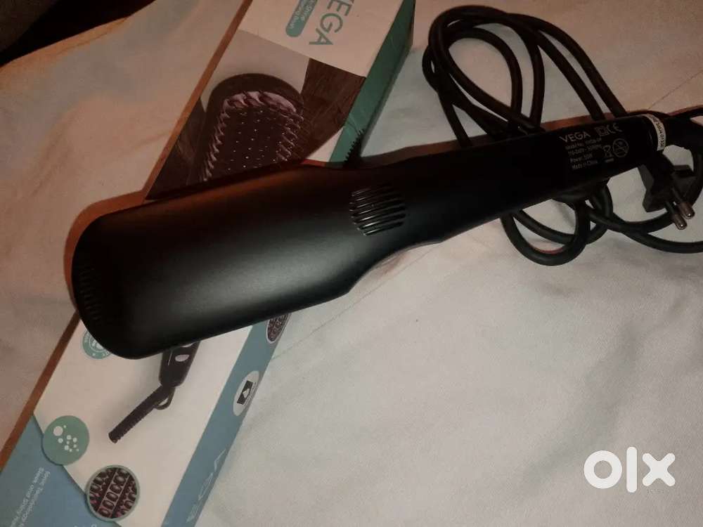 VEGA- Black shine straightening brush