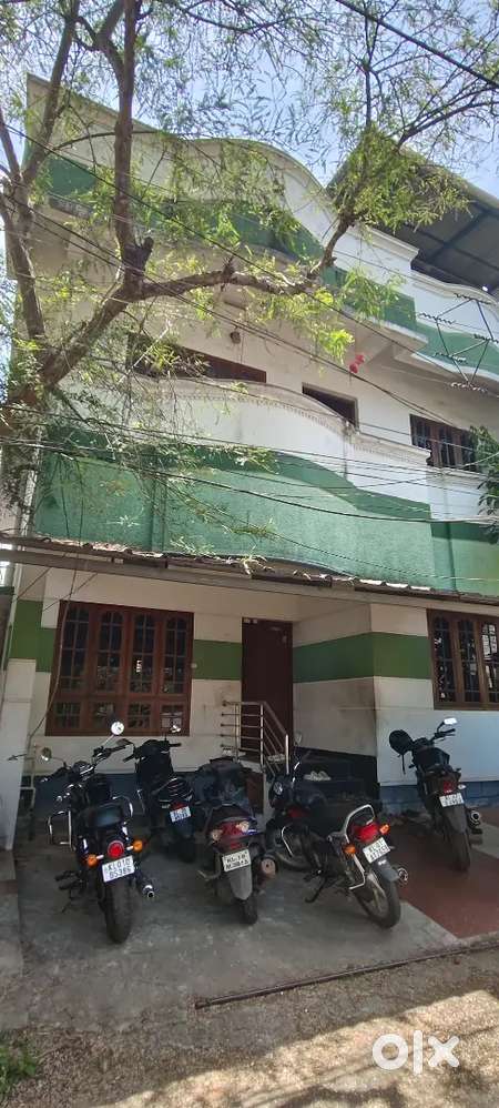 Pg for boys at kowdiar near KAS mentor and fortune reading room