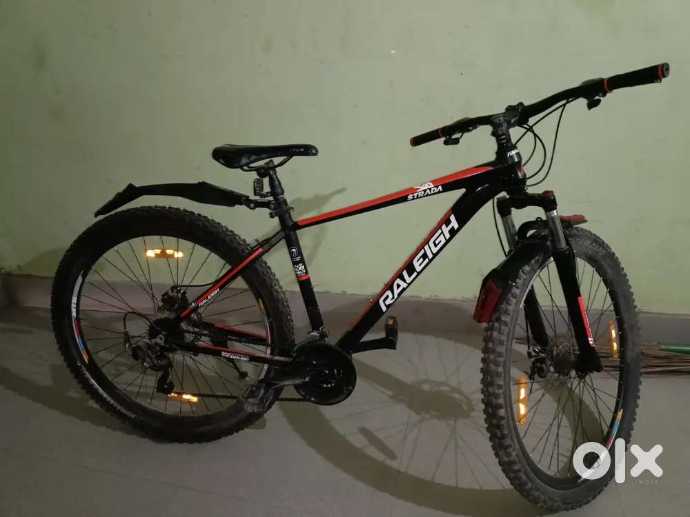 Raleigh strada in very good condition shimano gear (front -3 rear -7)