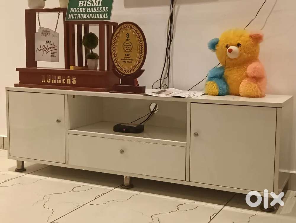 Tv units white colour