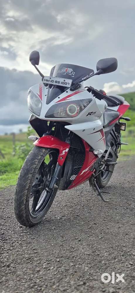 Yamaha r15.v2