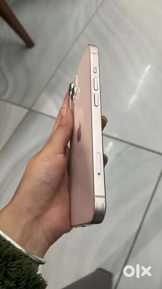 Get iphone13  refurbished model at a genniue price in your budget
