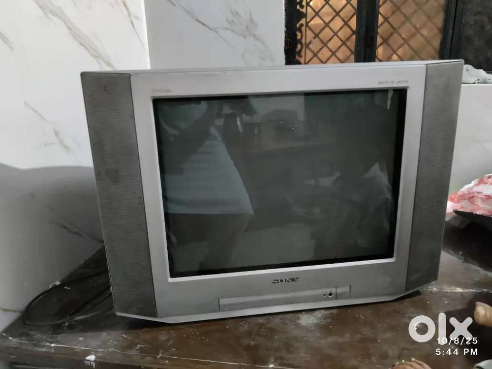 Sony Trinitron colour TV 21inch