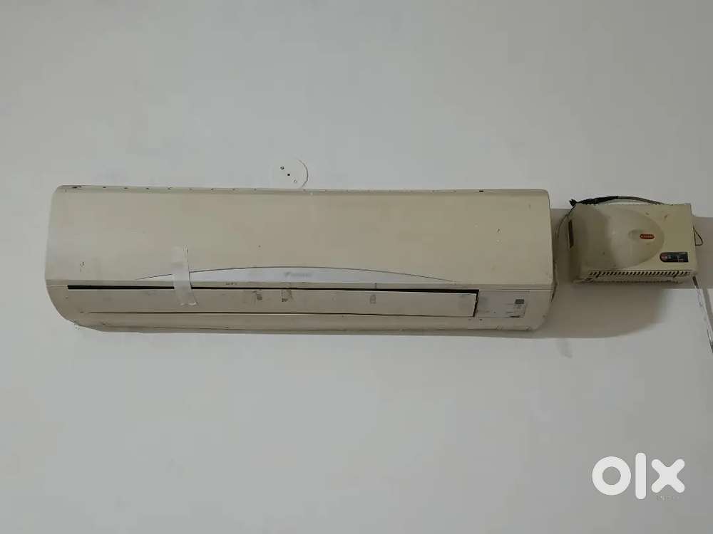DAIKIN BRAND 1.5 TON AC IN WELL MAINTAINED CONDITION