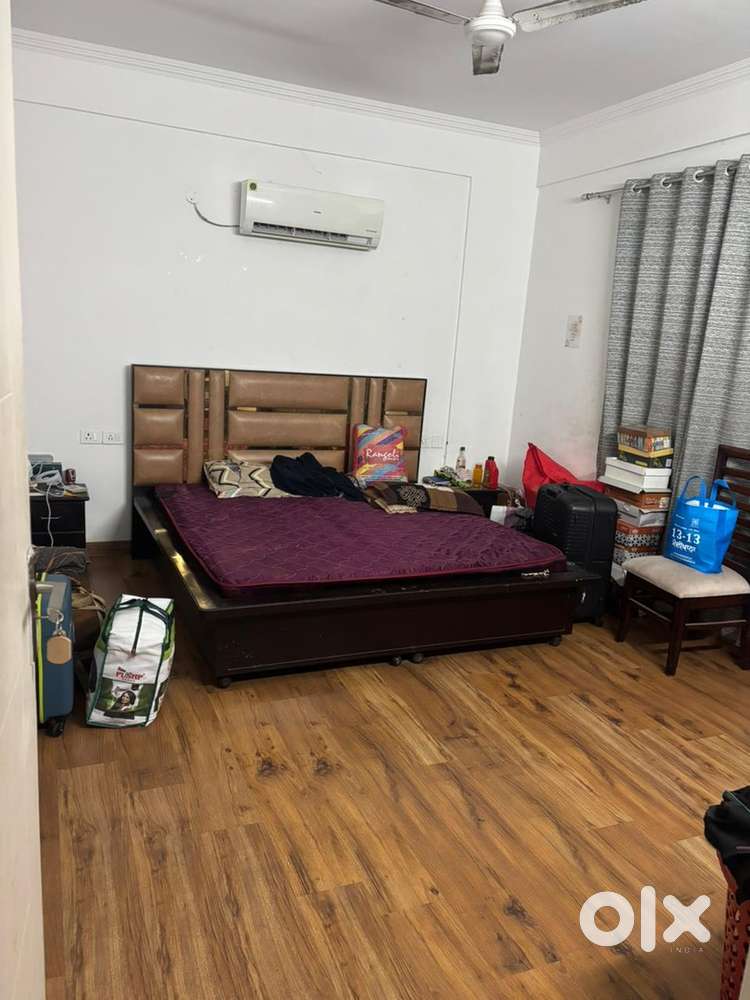 Fully furnished room in 3bhk flat in gated society available for rent