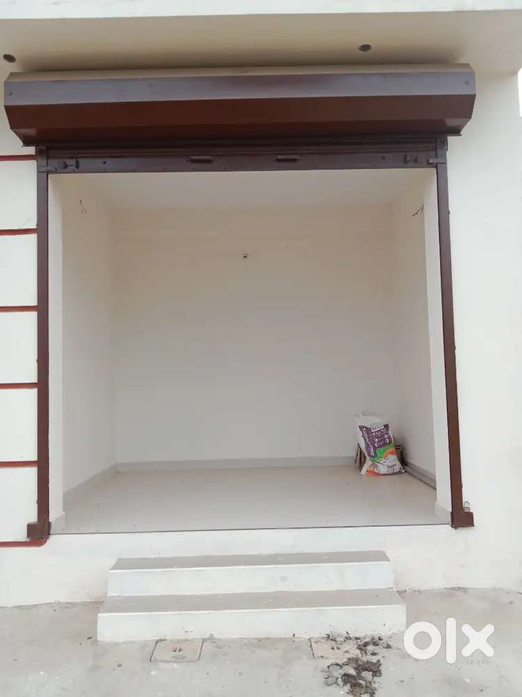 Shop for rent in PUZHAL