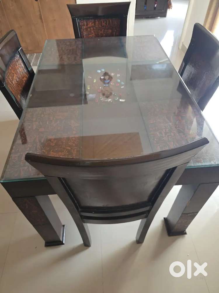 4 seater dining table