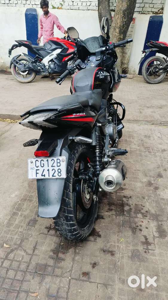 Bajaj Pulsar 220f