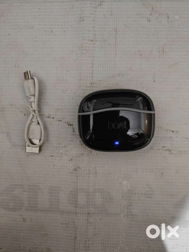 boAt Airdopes 120 TWS Earbuds with in-Ear Detection, 40 hrs Playtime..