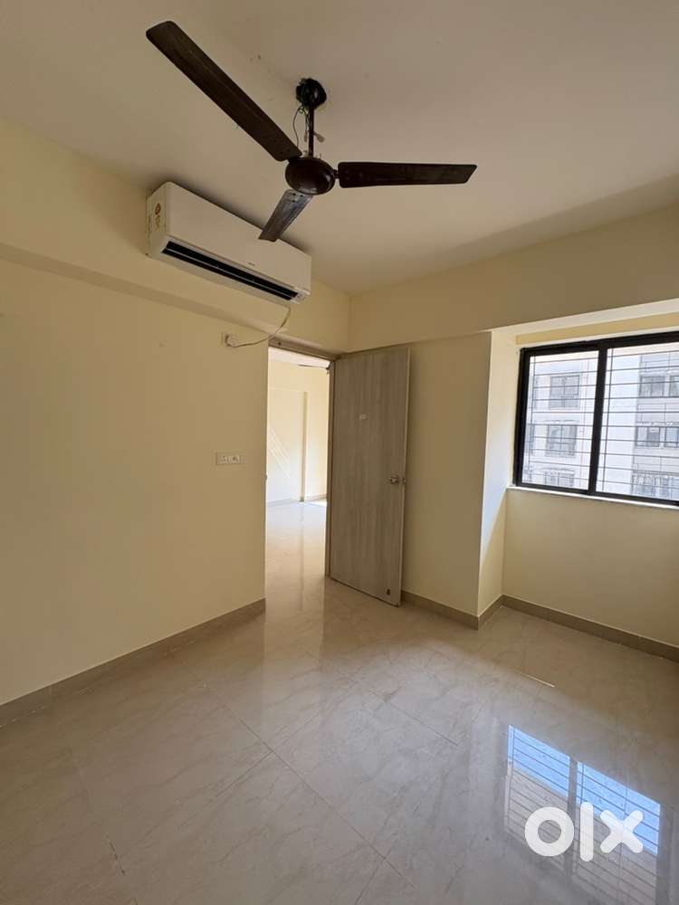 1 BHK with Ac flat Available for Rent in crown Project 8000/- Rent