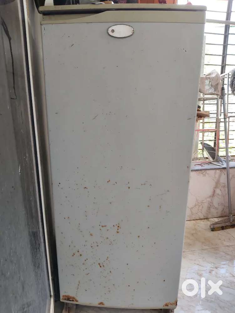 Classic WHIRLPOOL fridge for Rs.5000 [Fully Functional]