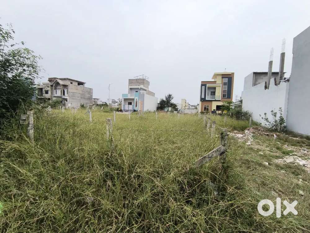 Plot in a covered campus for sale