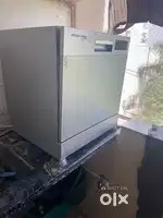 Dish washer