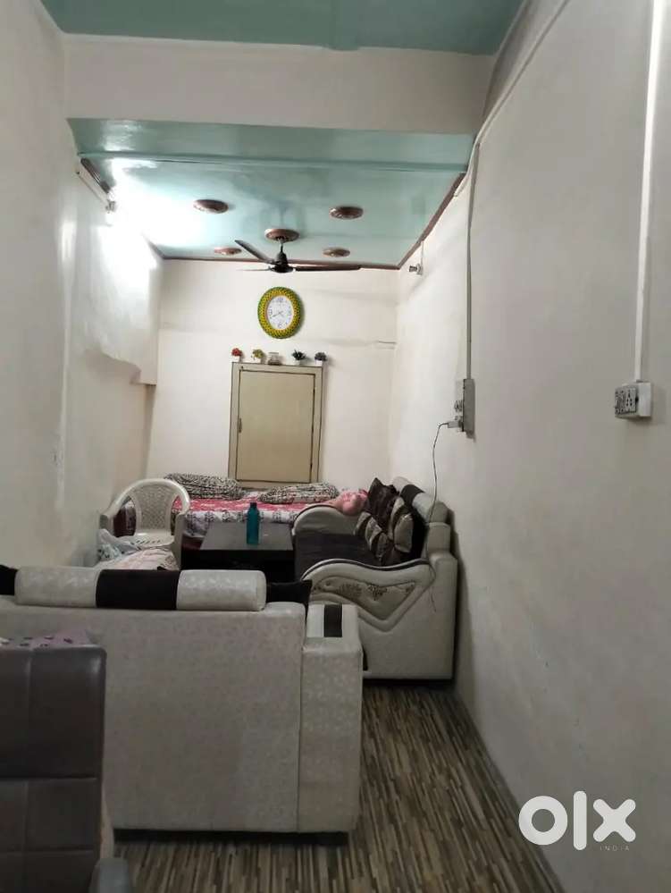 House in streat      safe area